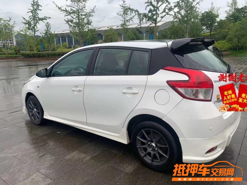 賀州16年豐田YARiS L 致炫4