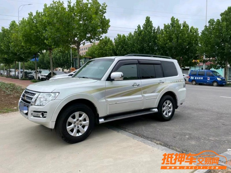 济宁16年三菱帕杰罗2