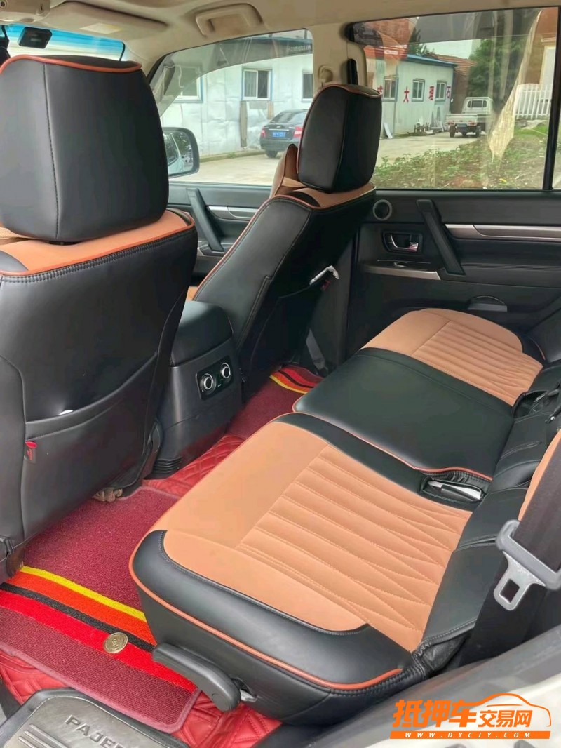 济宁16年三菱帕杰罗3