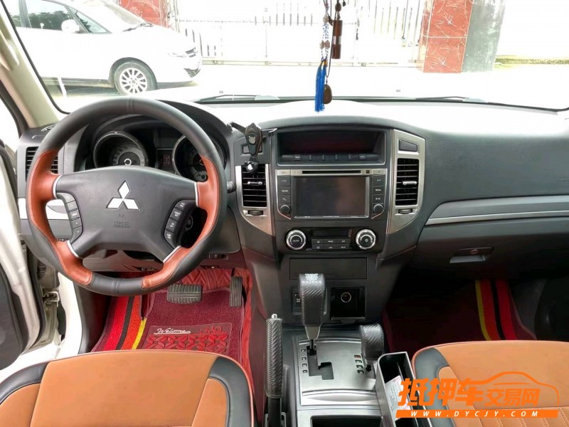 济宁16年三菱帕杰罗4