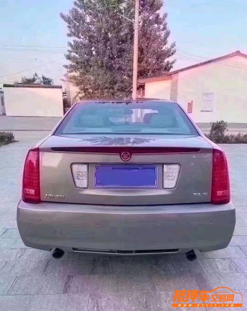 潍坊13年凯迪拉克赛威8