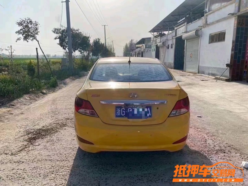 北京12年现代瑞纳8