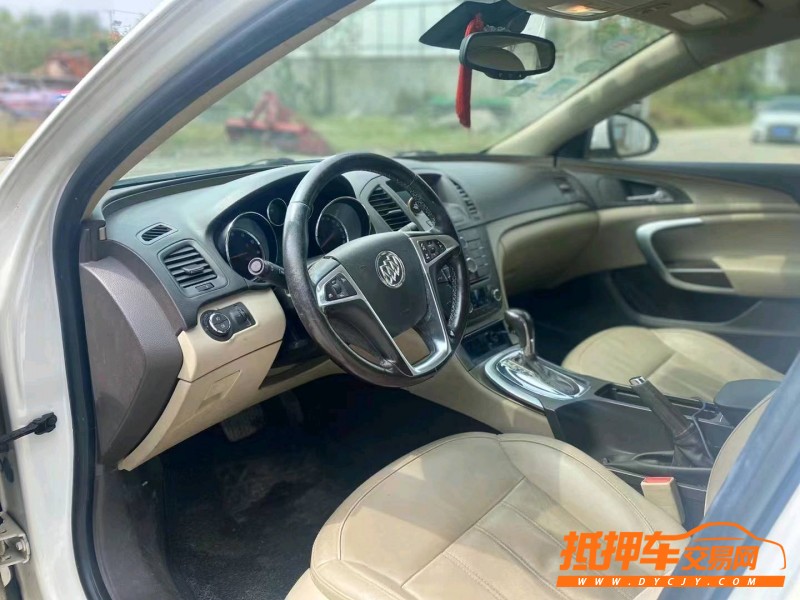 徐州12年别克君威8