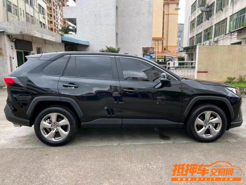 中山22年丰田RAV42