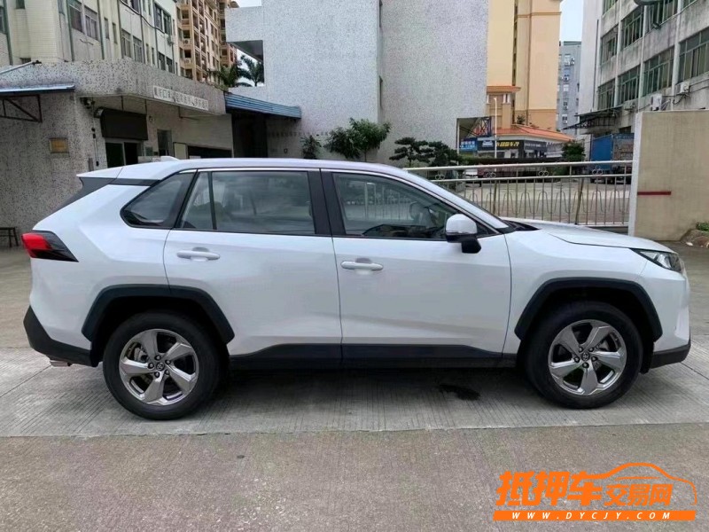 中山22年丰田RAV42