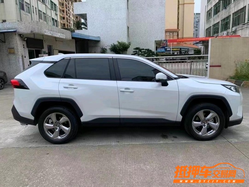中山22年丰田RAV42