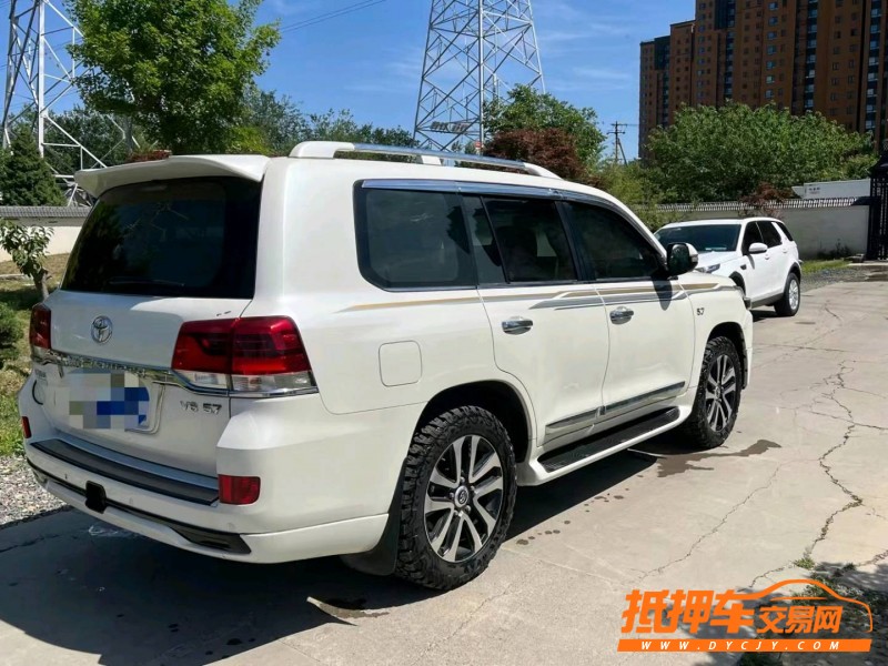 济宁18年丰田兰德酷路泽8