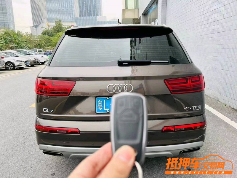 廣州17年奧迪Q78