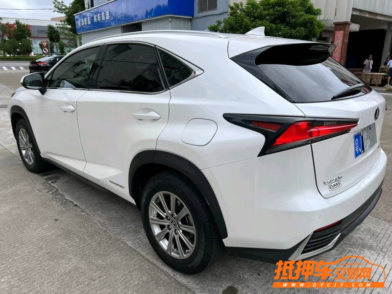 中山20年雷克萨斯NX5