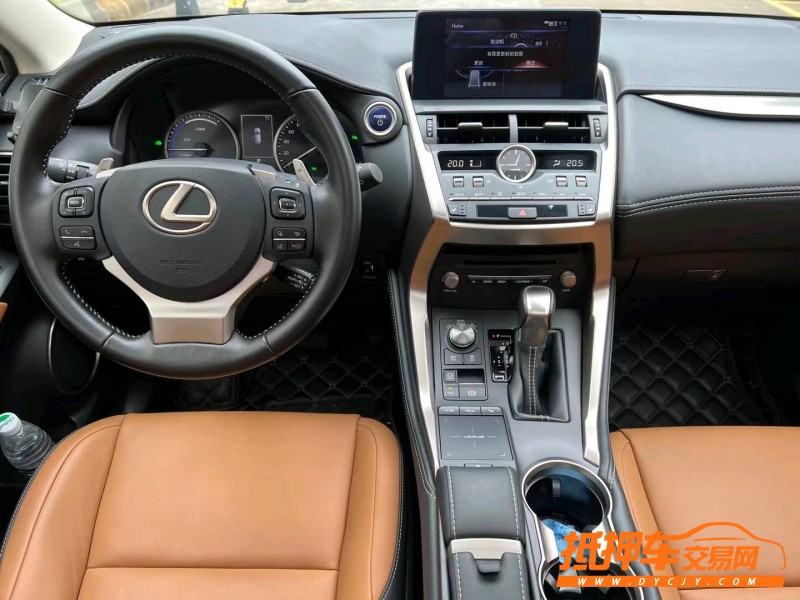 中山20年雷克萨斯NX8