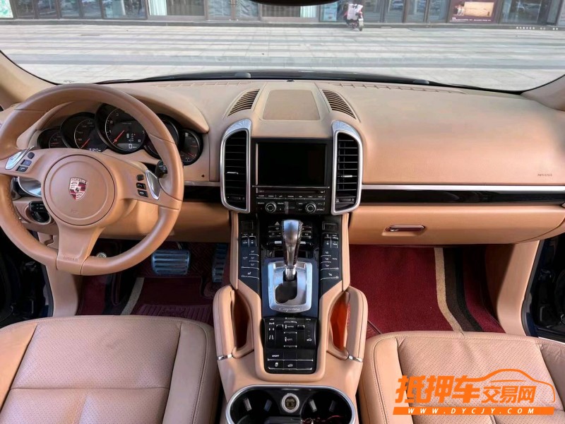 北京12年保时捷卡宴5