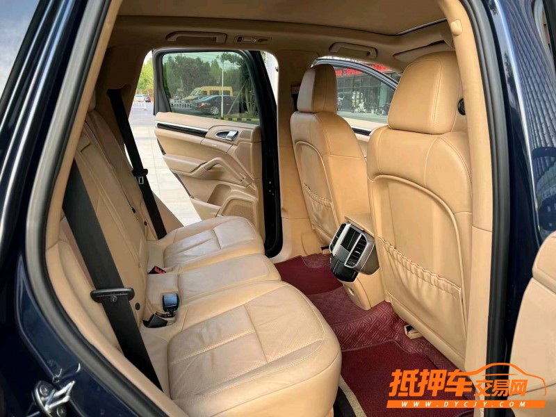 北京12年保时捷卡宴6