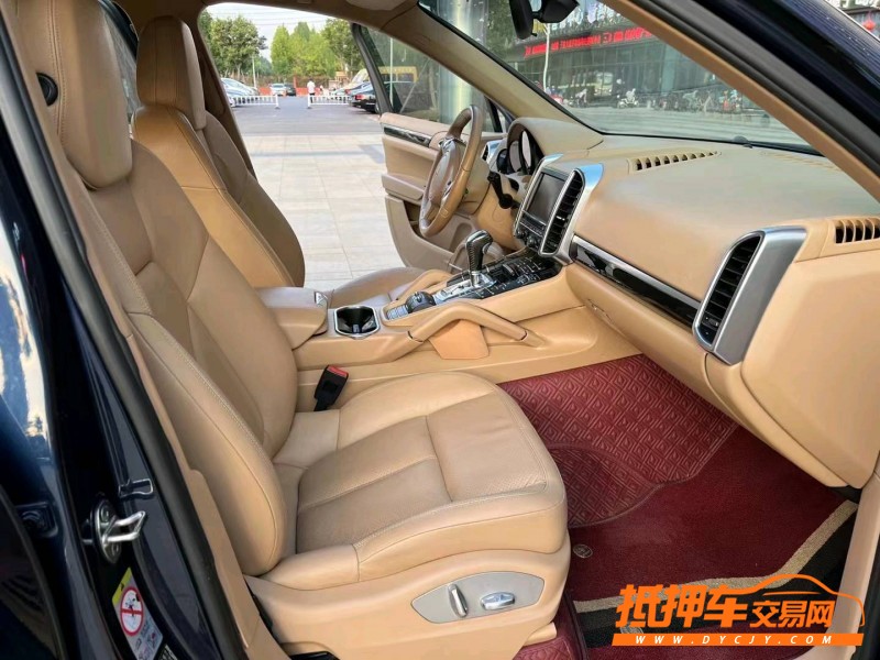 北京12年保时捷卡宴8