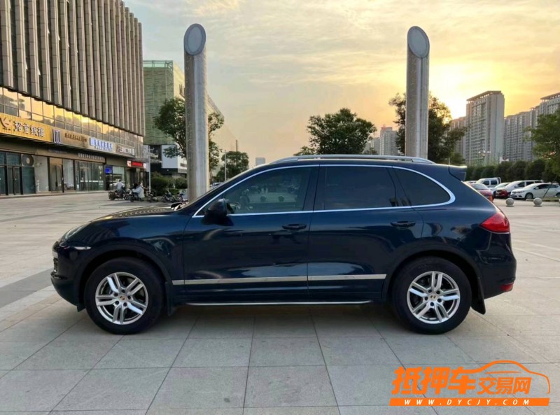 北京12年保时捷卡宴9