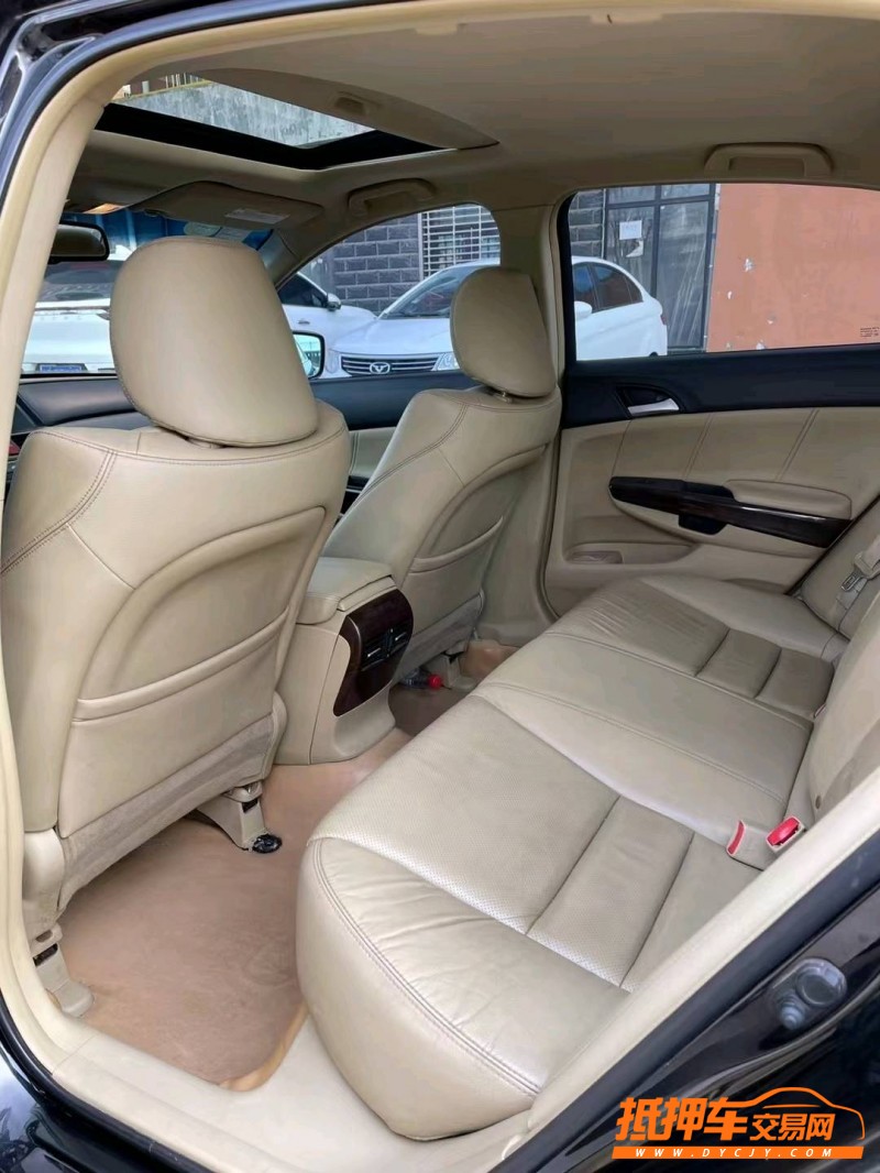 邢台12年本田雅阁4