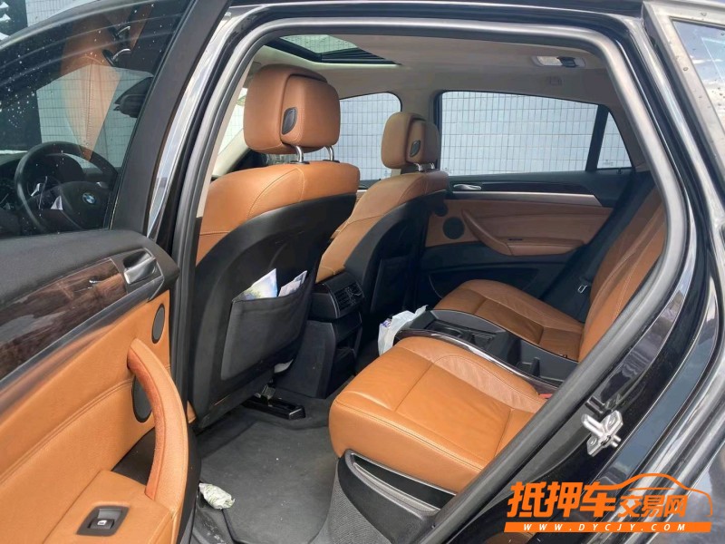 广州11年宝马X68