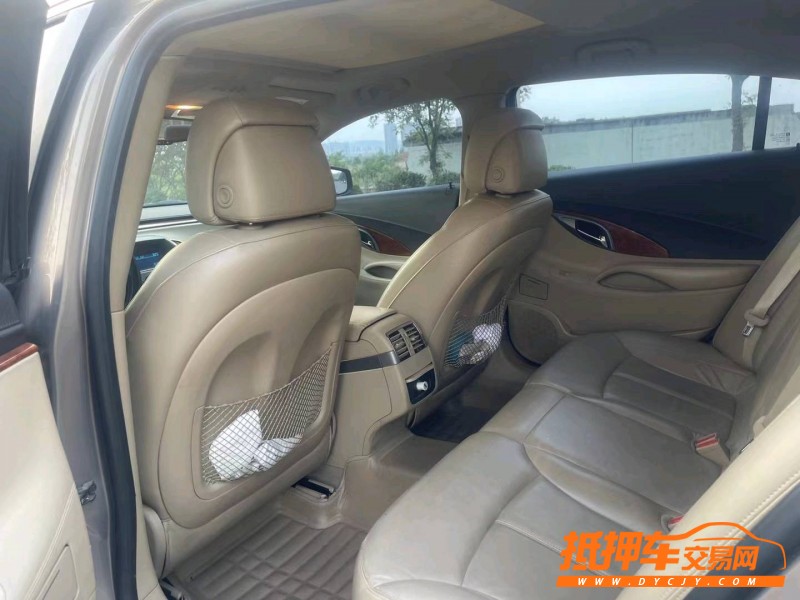 徐州12年别克君威5