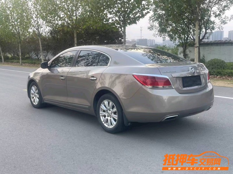 徐州12年别克君威7