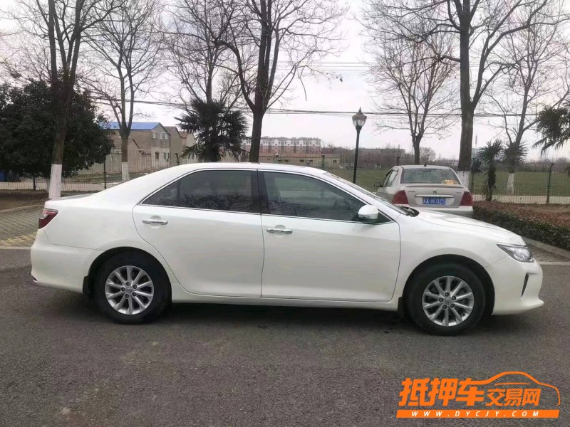 徐州16年丰田凯美瑞3