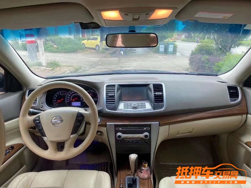 防城港12年日產天籟3