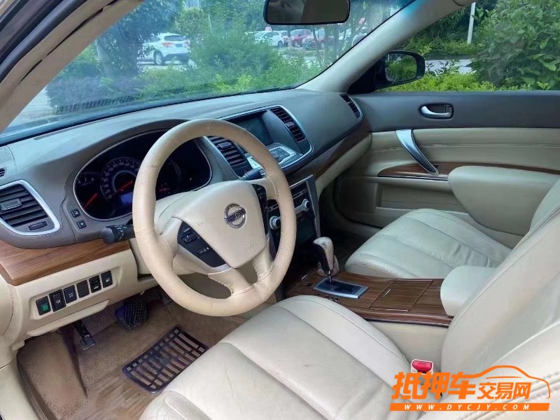 防城港12年日產天籟5