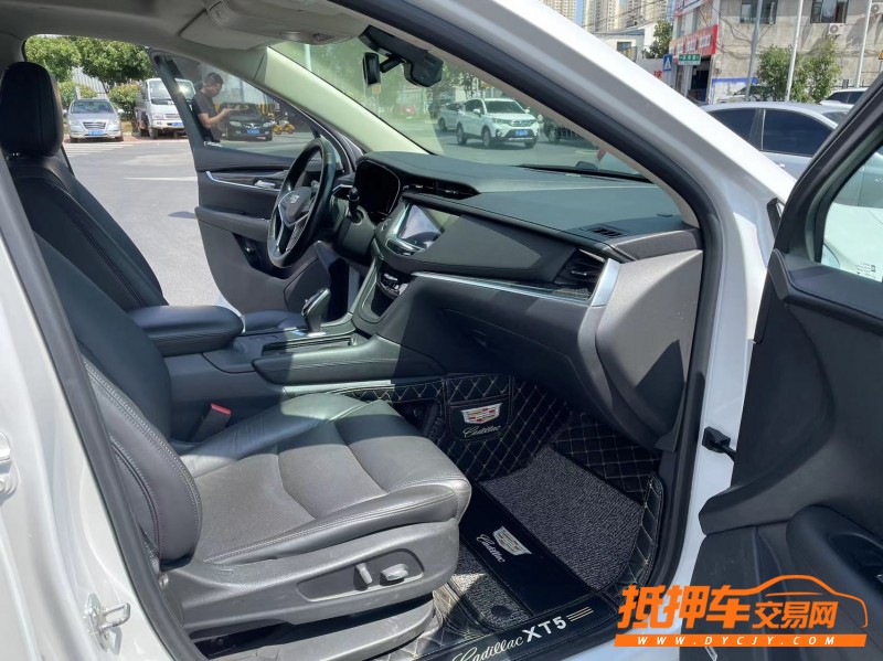 北京17年凯迪拉克XT52