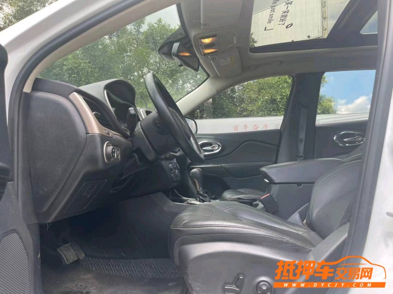 東莞17年Jeep自由光6