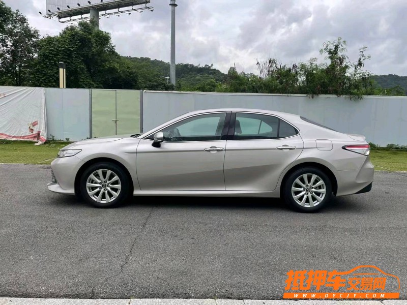 东莞21年丰田凯美瑞9