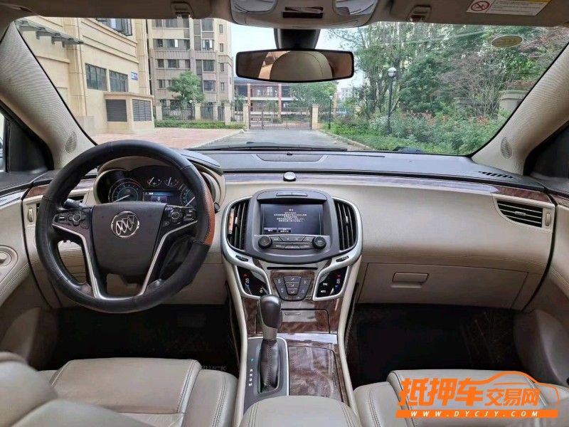 宜春15年别克君越8