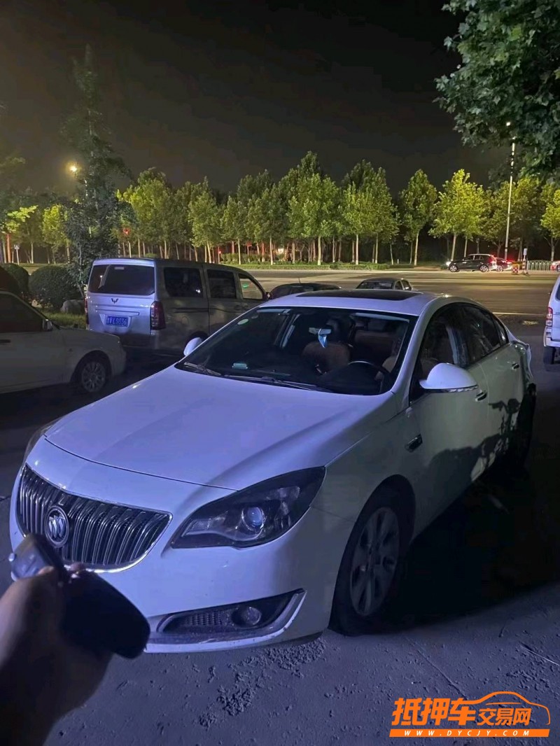 青岛15年别克君威3