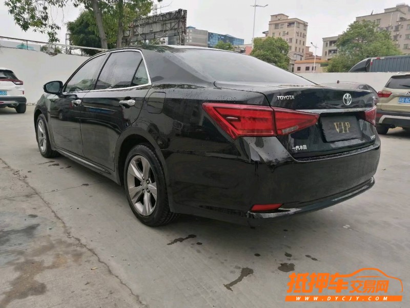 东莞17年丰田皇冠8