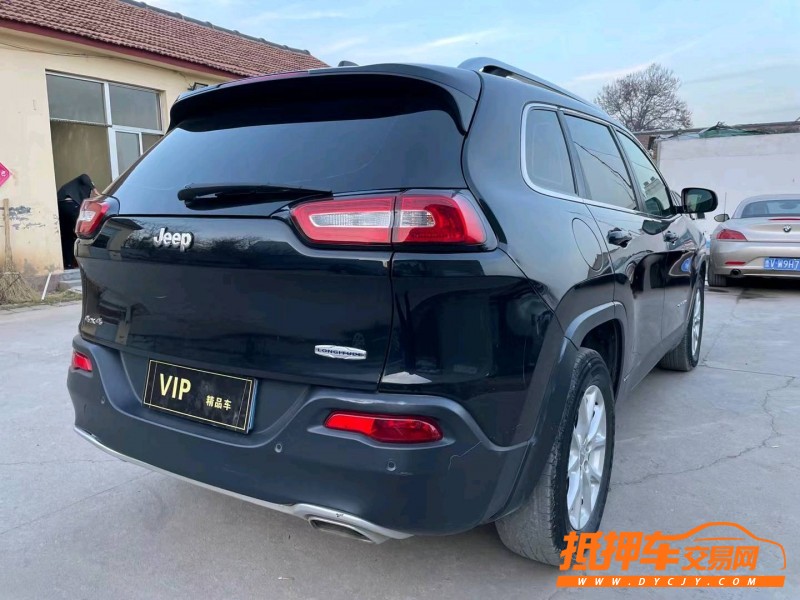 濰坊17年Jeep自由光1