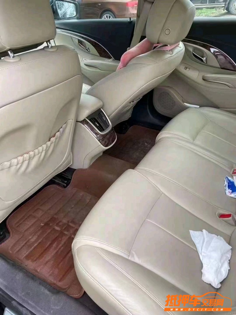 济宁14年别克君越4