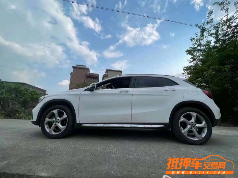 佛山19年奔驰GLA8