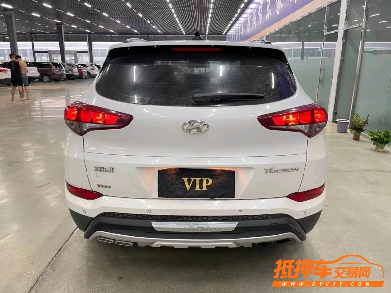 济宁16年现代途胜8