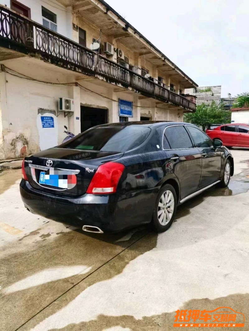 佛山10年丰田皇冠5