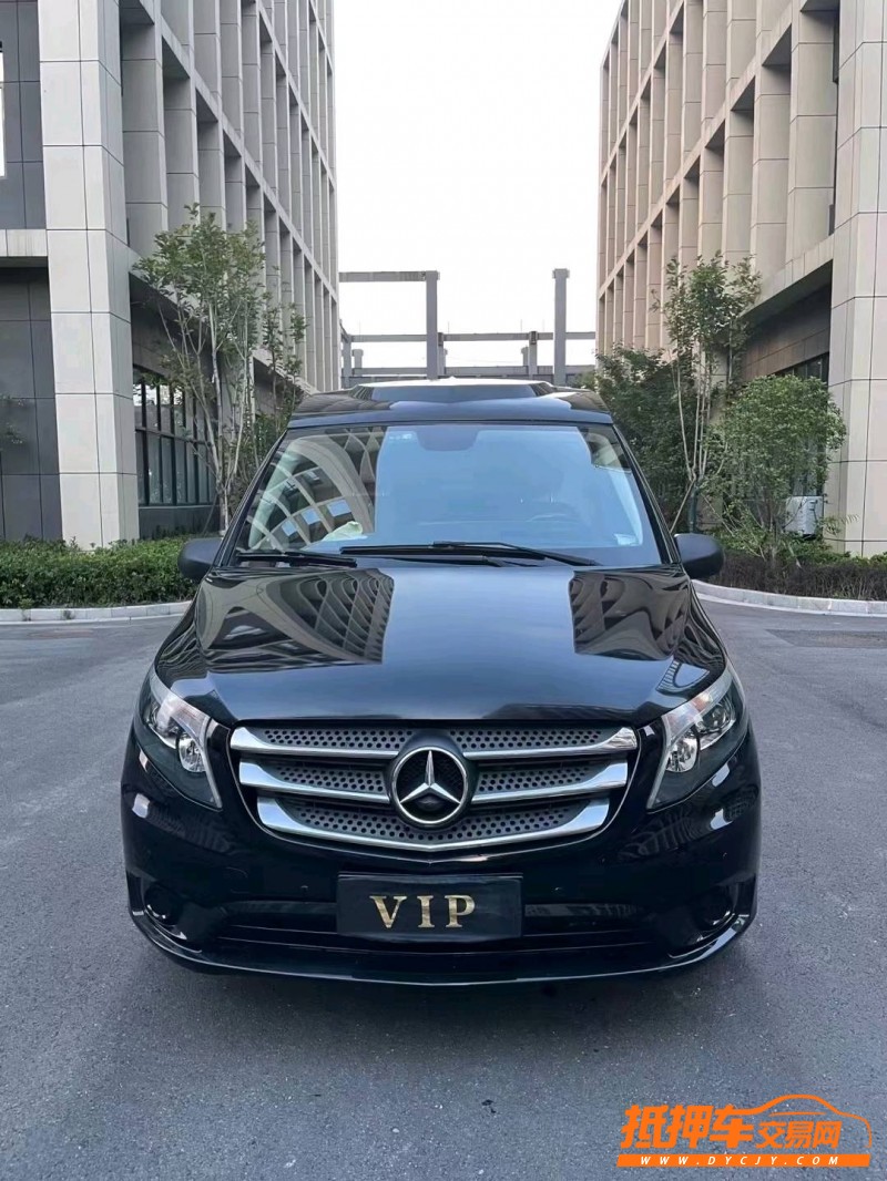 徐州17年奔驰威霆9