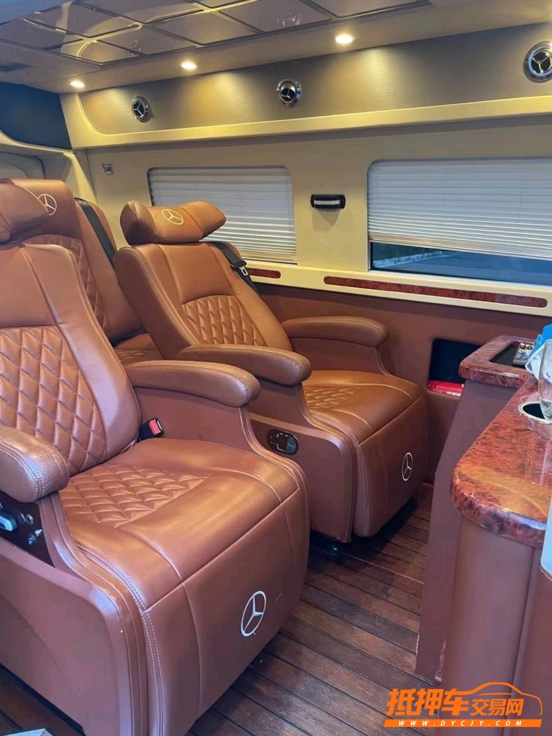 徐州17年奔驰威霆7