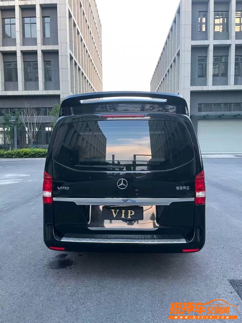徐州17年奔驰威霆3