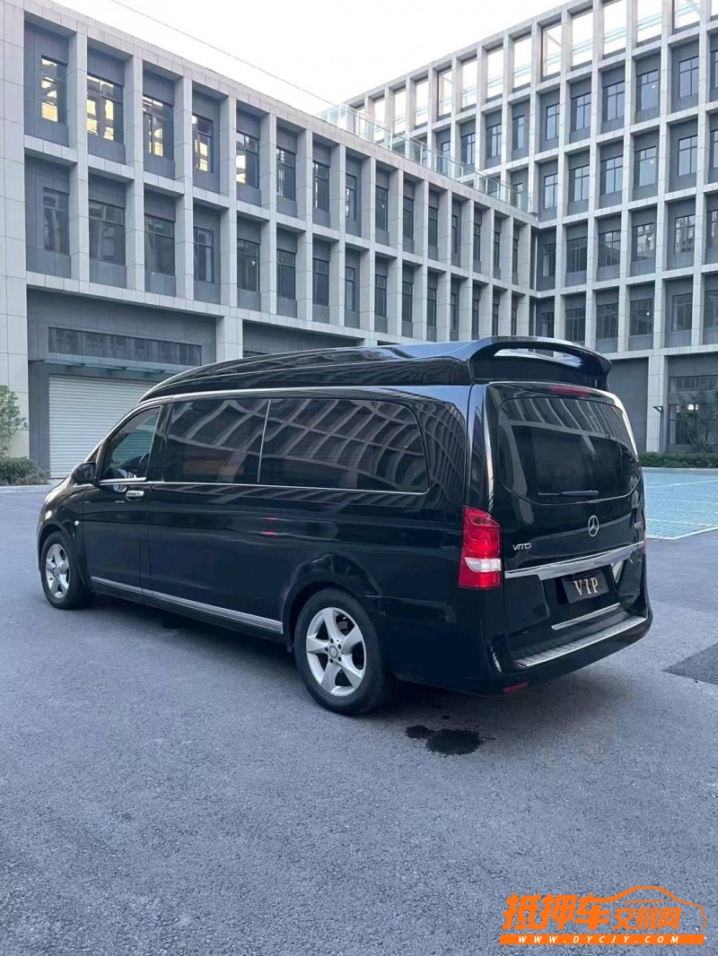 徐州17年奔驰威霆2