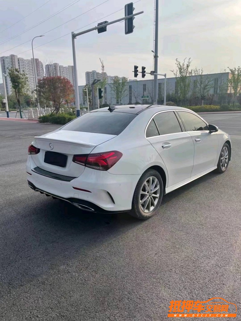 徐州19年奔驰A3