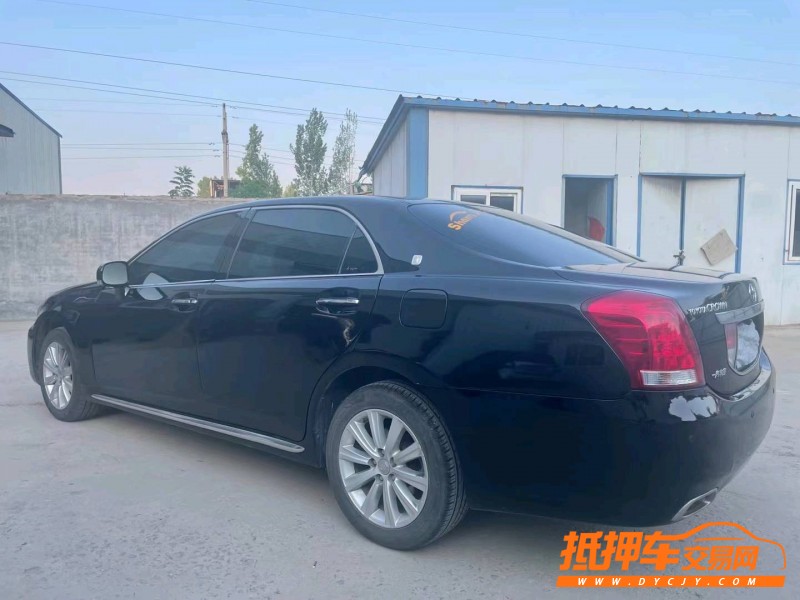 济宁12年丰田皇冠8