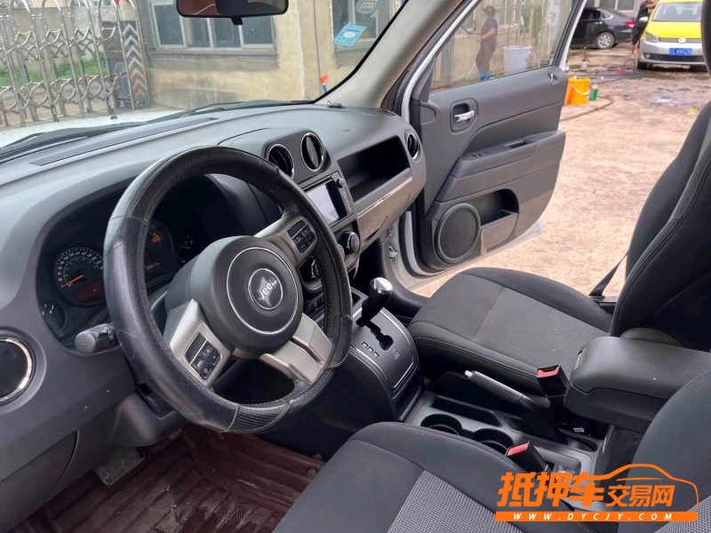 沈陽15年Jeep自由客8