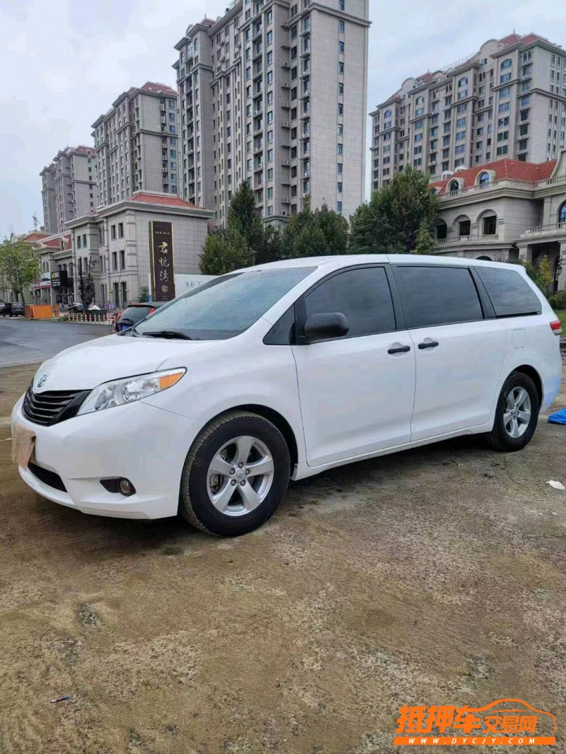 济宁14年丰田塞纳3