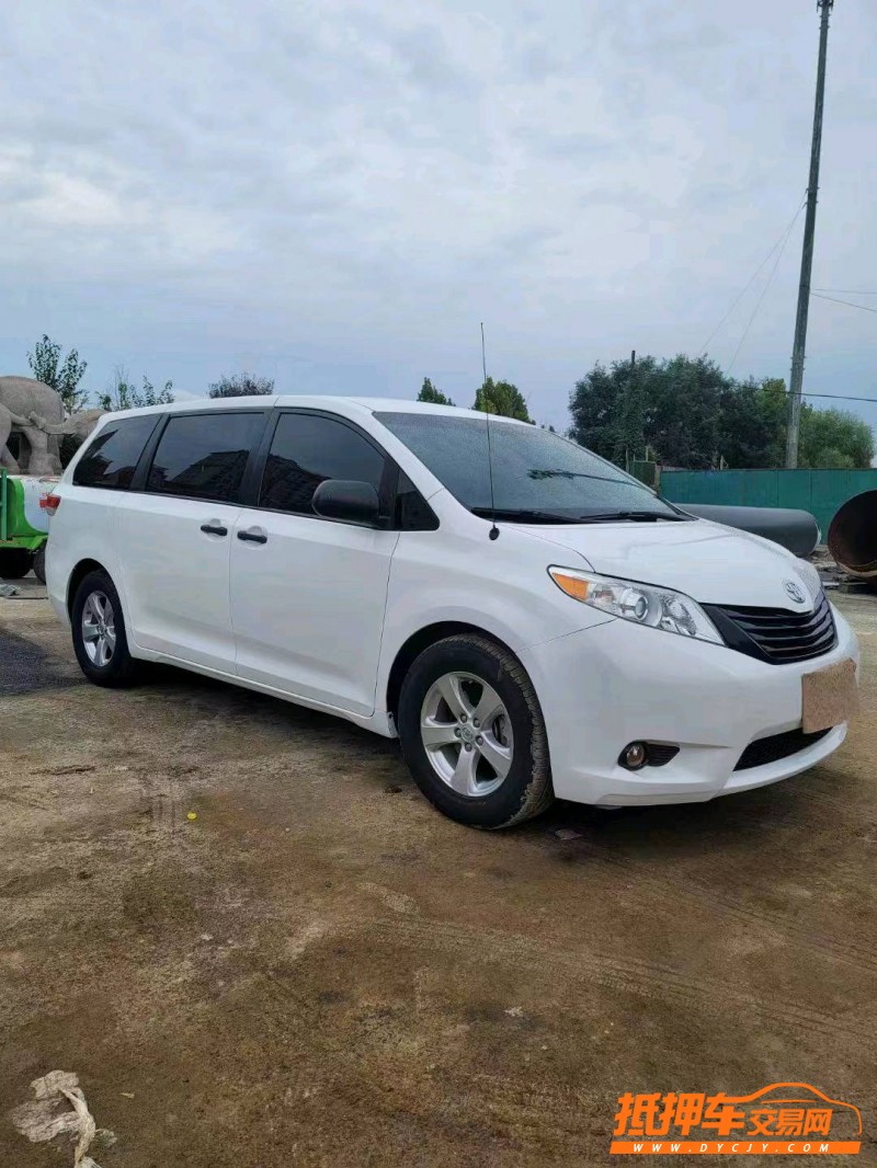 济宁14年丰田塞纳2