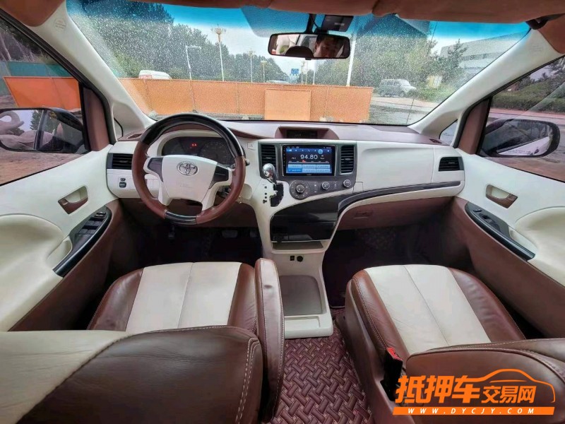 济宁14年丰田塞纳4