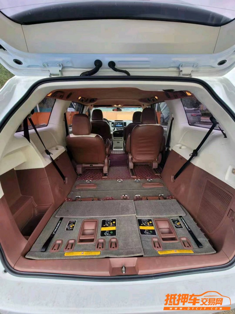 济宁14年丰田塞纳6