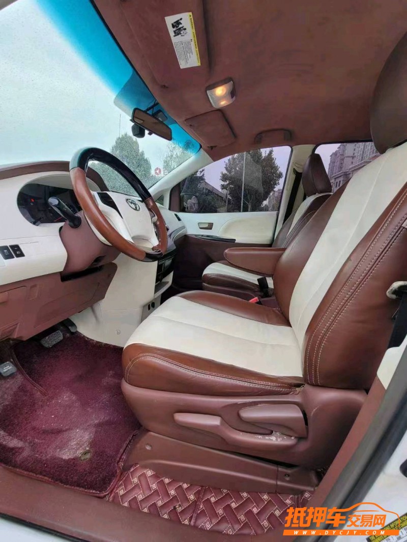 济宁14年丰田塞纳5