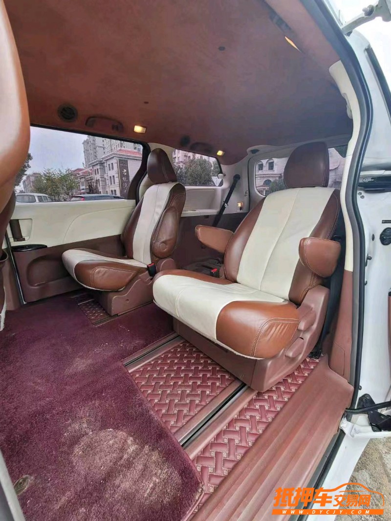 济宁14年丰田塞纳7