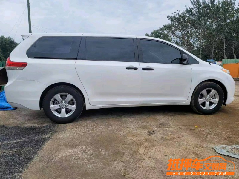 济宁14年丰田塞纳8